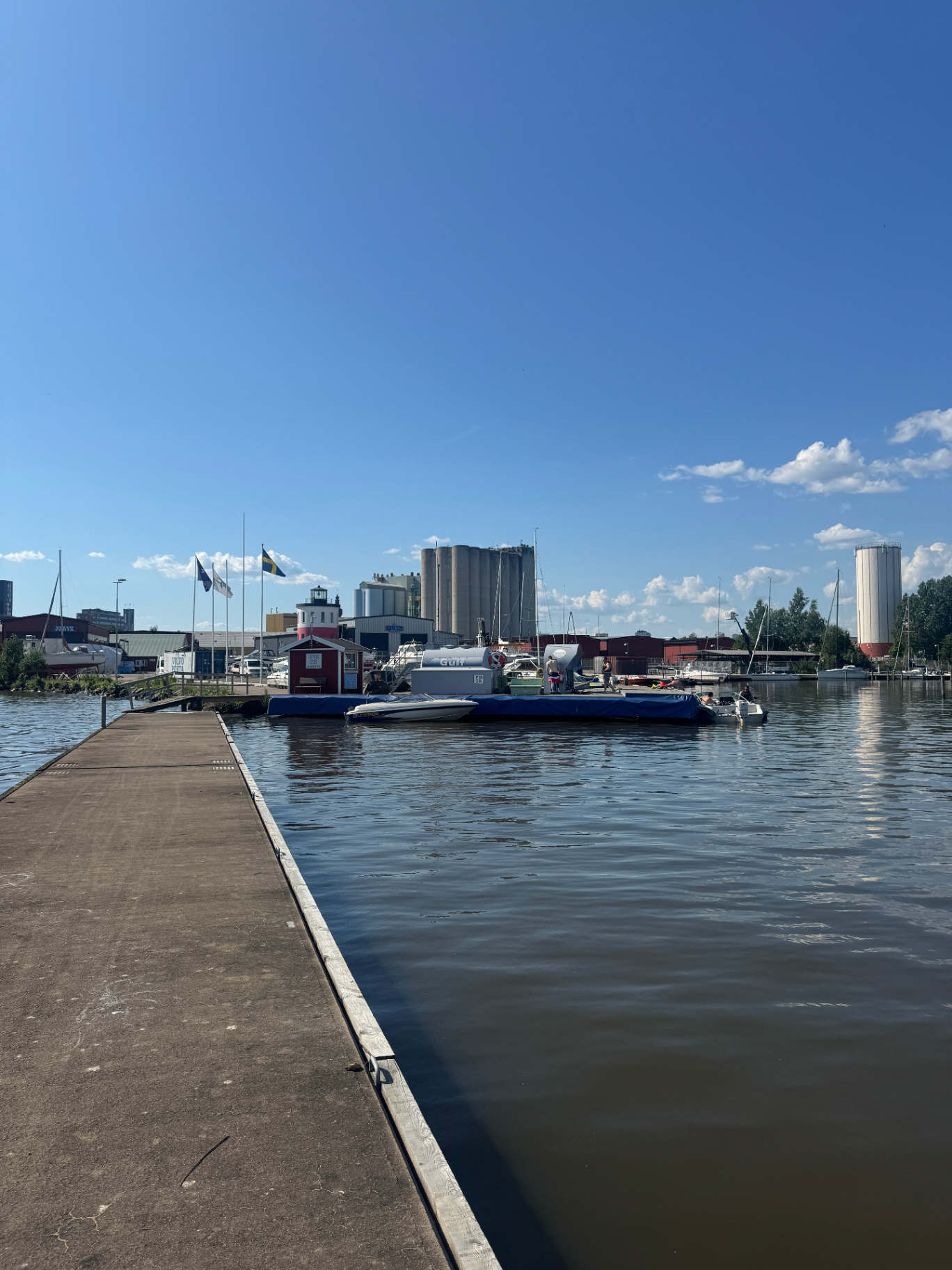 Pir 28 marina sett från luften